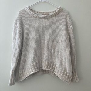 White, knit sweater! M